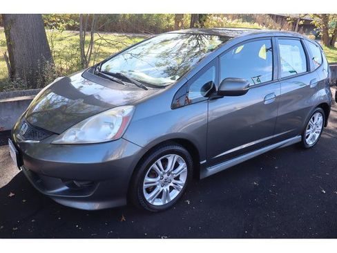 Used 2011 Honda Fit Sport image 2