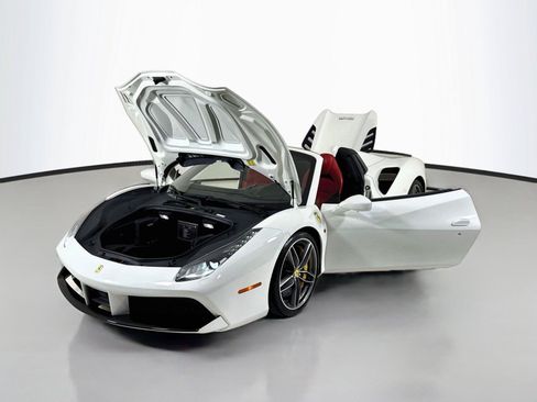 Used 2018 Ferrari 488 Spider RWD image 39