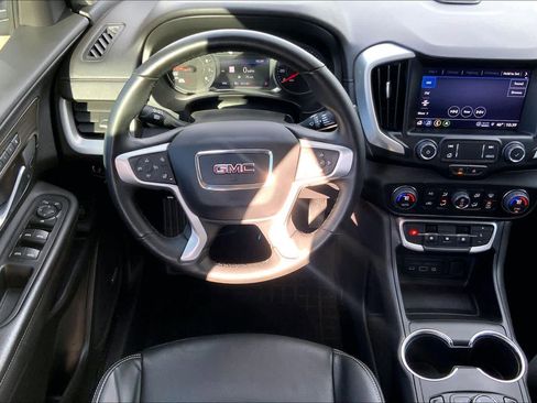 Used 2024 GMC Terrain SLT w/ Infotainment Package II image 5
