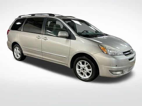 Used 2004 Toyota Sienna XLE Limited image 9