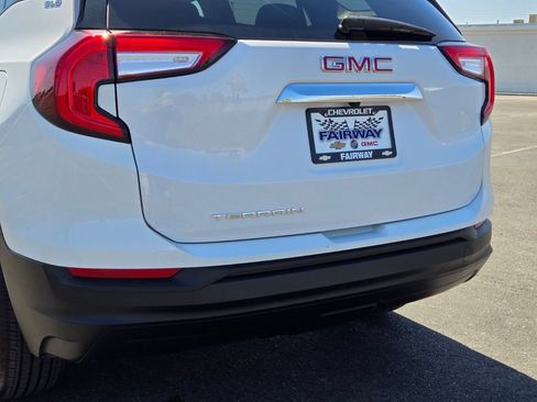 Used 2023 GMC Terrain SLE w/ Driver Convenience Package FWD image 5