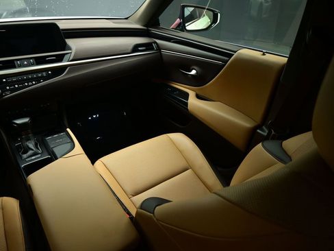 Used 2021 Lexus ES 350 w/ Premium Package image 16