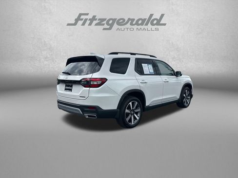 Used 2025 Honda Pilot Touring image 8