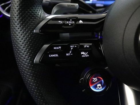 Used 2022 Mercedes-Benz SL 55 AMG 4MATIC w/ Driver Assistance Package image 5