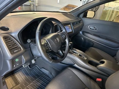 Used 2019 Honda HR-V Sport image 2