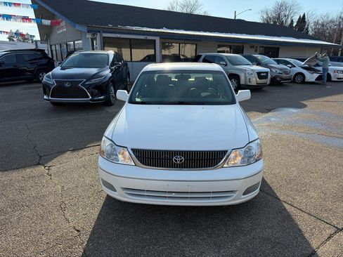 Used 2001 Toyota Avalon XLS image 4
