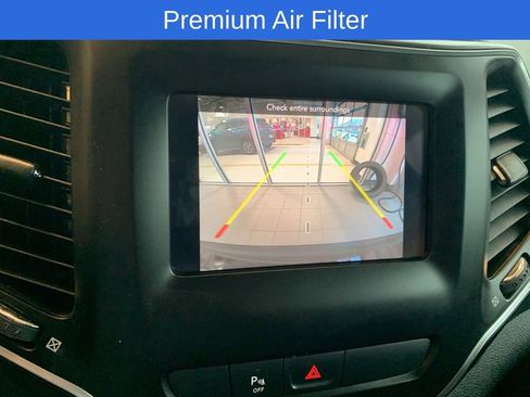 Used 2019 Jeep Cherokee Latitude Plus w/ Comfort/Convenience Group image 10