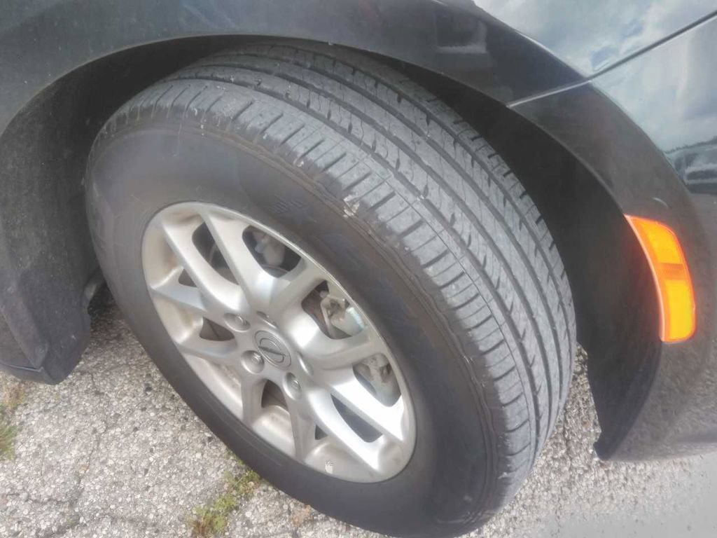 Used 2023 Chrysler Pacifica Touring-L FWD image 4