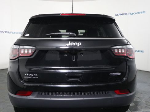 Used 2020 Jeep Compass Latitude w/ Cold Weather Group AWD/4WD image 7