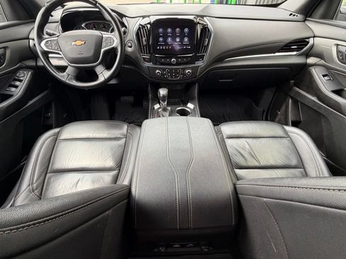 Used 2022 Chevrolet Traverse LT w/ LT Premium Package AWD/4WD image 8