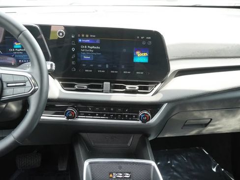 Used 2026 Chevrolet Equinox LT w/ Convenience Package II FWD image 16