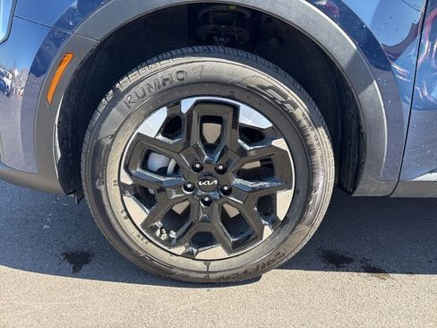 Used 2025 Kia Sorento S image 9