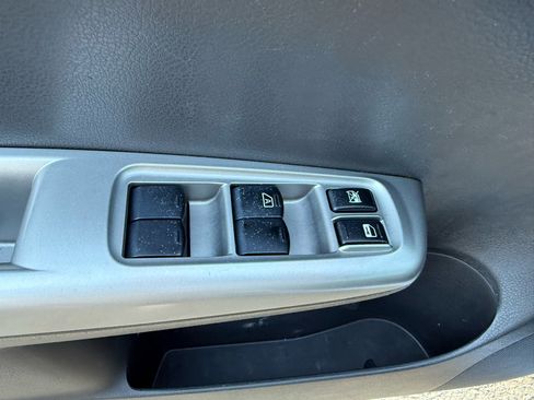 Used 2010 Subaru Impreza 2.5i image 12