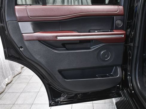 Used 2023 Ford Expedition Limited AWD/4WD image 14