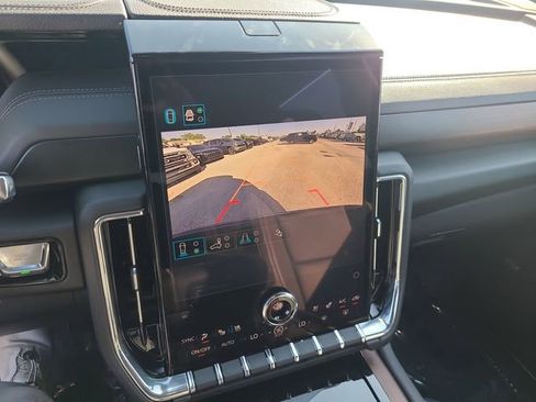 Used 2025 GMC Yukon XL Denali AWD/4WD image 29