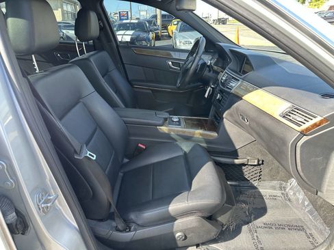 Used 2011 Mercedes-Benz E 350 4MATIC Sedan image 9
