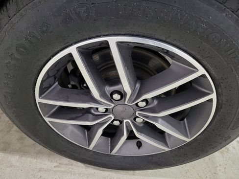 Used 2019 Jeep Grand Cherokee Limited image 29