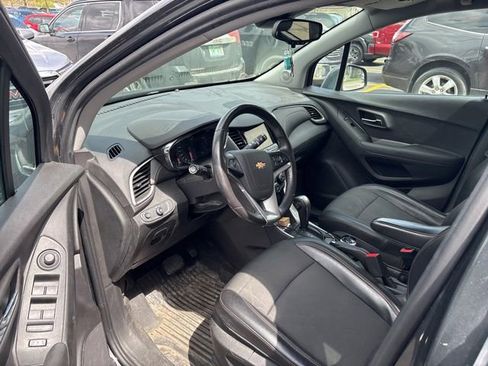 Certified 2019 Chevrolet Trax LT w/ Driver Confidence Package FWD image 3