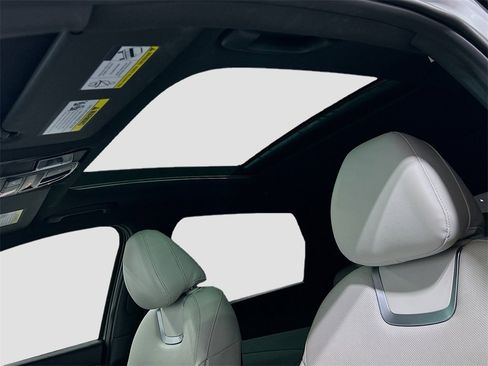 Used 2025 Hyundai Tucson Limited image 21