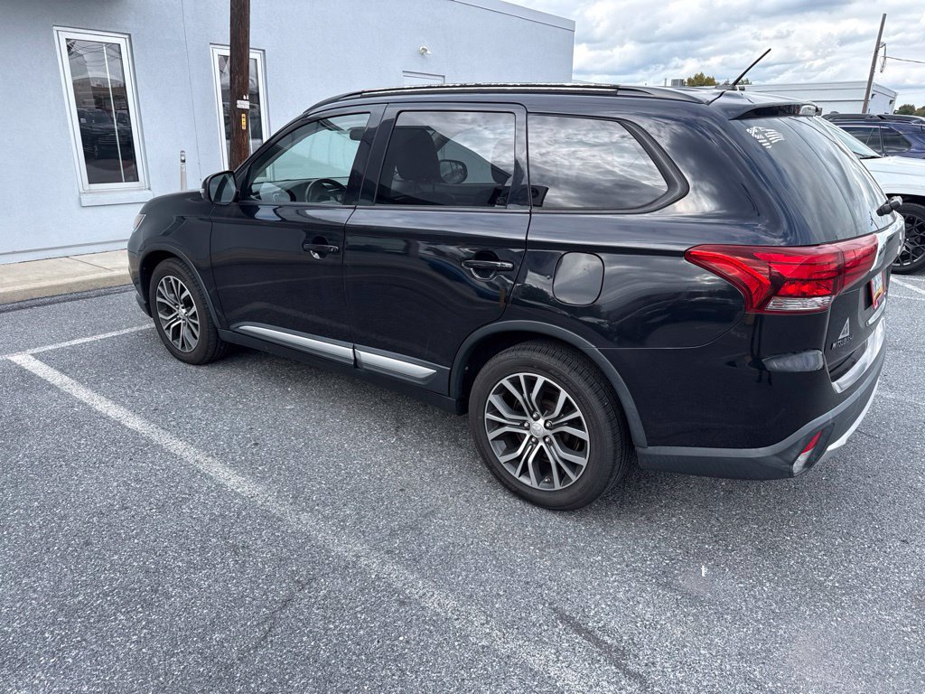 Used 2016 Mitsubishi Outlander SE AWD/4WD image 3