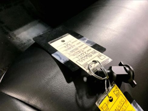 Used 2021 Tesla Model Y Long Range image 14