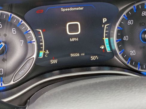 Used 2024 Chrysler Pacifica Touring-L image 17