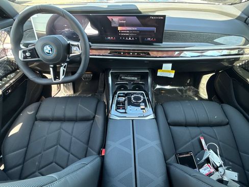 New 2026 BMW i7 xDrive60 w/ Executive Package AWD/4WD image 18