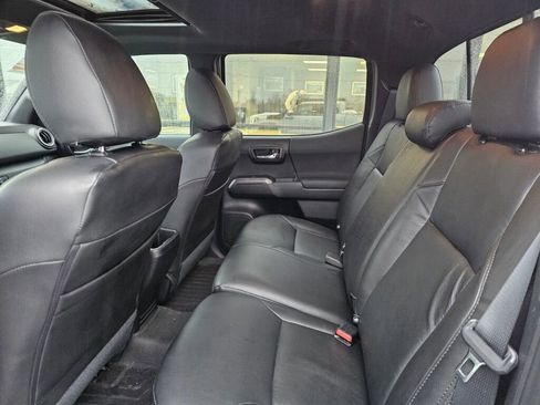 Used 2016 Toyota Tacoma TRD Off-Road image 13