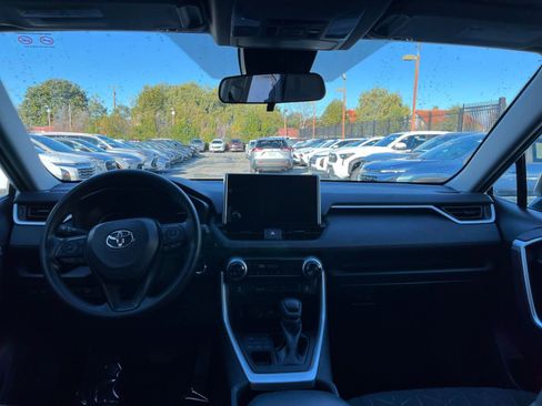 Used 2025 Toyota RAV4 XLE image 33