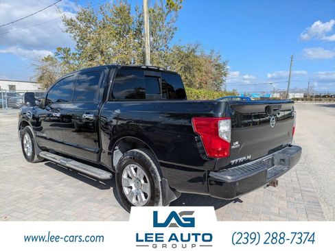 Used 2017 Nissan Titan SV image 5