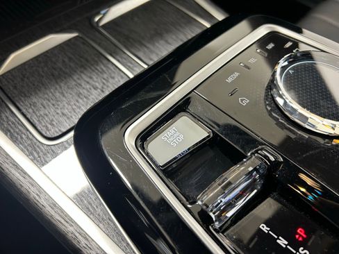 Used 2023 BMW 760i xDrive image 21