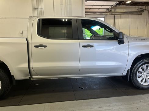 Used 2022 Chevrolet Silverado 1500 Custom w/ Safety Confidence Package AWD/4WD image 10