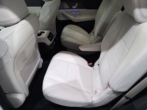 Used 2025 Mercedes-Benz GLS 450 4MATIC image 11