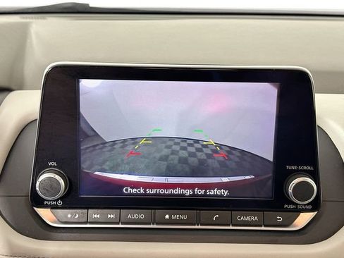 Used 2023 Nissan Rogue SV image 12