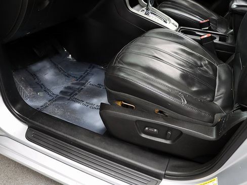 Used 2014 Chevrolet Captiva Sport LT w/ Convenience Package image 21