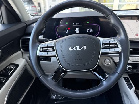 Used 2024 Kia Telluride S w/ S Sunroof Package FWD image 32