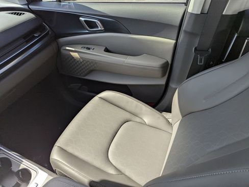 New 2026 Kia Carnival FWD image 15