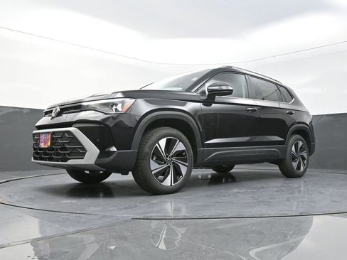 Used 2025 Volkswagen Taos SE image 26