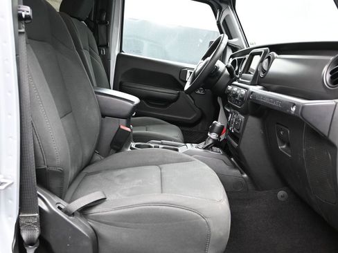 Used 2023 Jeep Wrangler Unlimited image 14