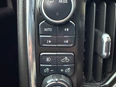 Used 2021 Chevrolet Silverado 1500 LT Trail Boss w/ LPO, Dark Essentials Package AWD/4WD image 18