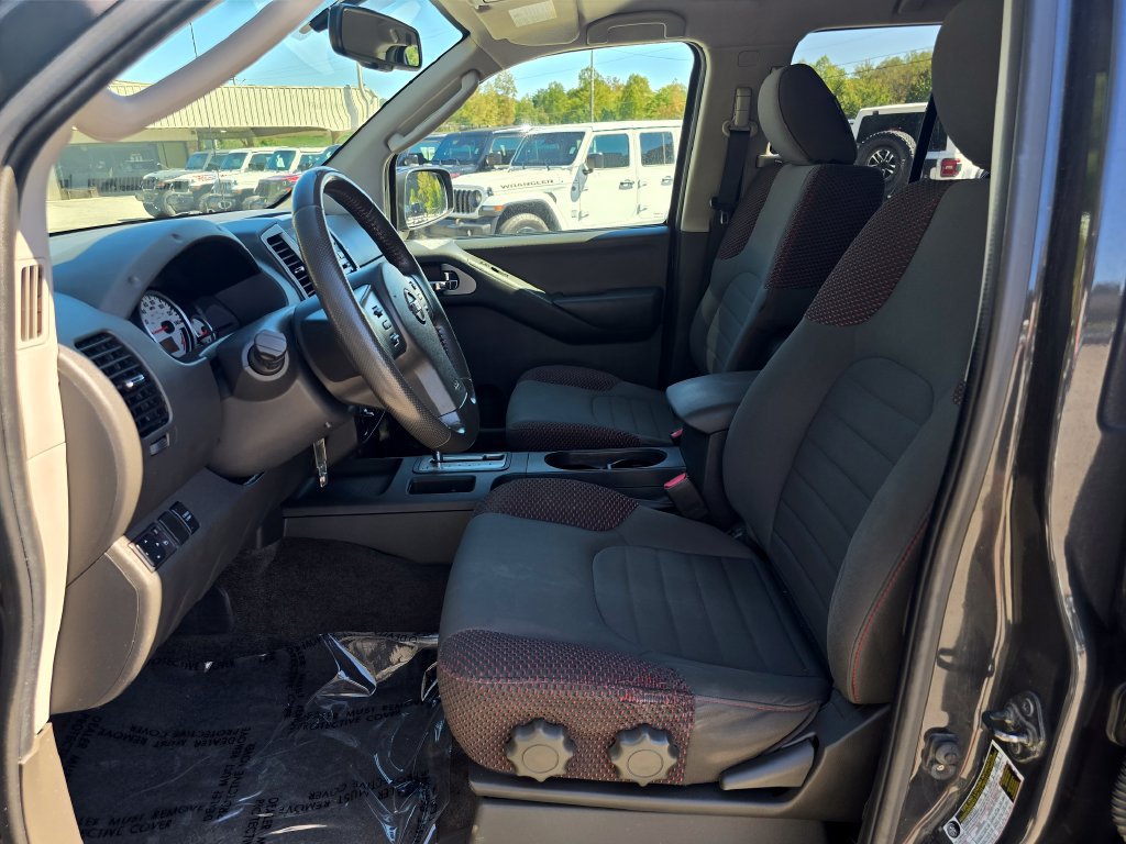 Used 2011 Nissan Frontier PRO-4X AWD/4WD image 4