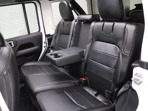 Used 2023 Jeep Wrangler Unlimited Sahara AWD/4WD image 11