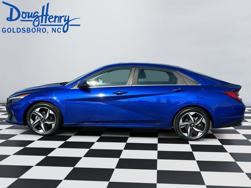 Used 2022 Hyundai Elantra Limited FWD image 2