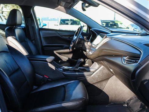 Used 2018 Chevrolet Malibu LT w/ Leather Package image 17