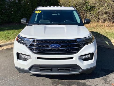 Used 2021 Ford Explorer XLT w/ Equipment Group 202A image 2