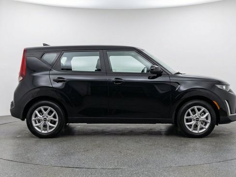 Used 2025 Kia Soul LX w/ LX Technology Package FWD image 11