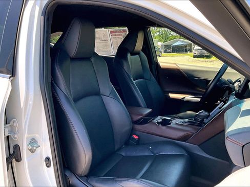 Used 2022 Toyota Venza XLE AWD/4WD image 7