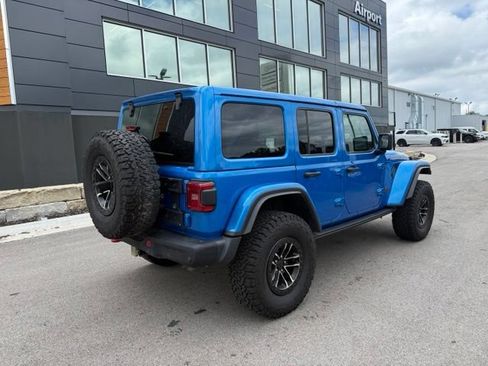 Used 2025 Jeep Wrangler Unlimited Rubicon AWD/4WD image 3