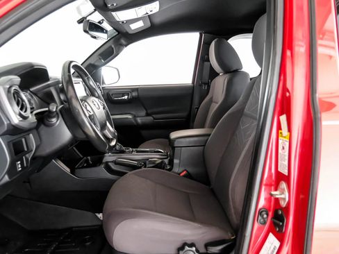 Used 2016 Toyota Tacoma TRD Sport w/ Towing Package RWD image 3