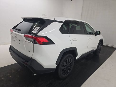 Used 2022 Toyota RAV4 LE FWD image 3